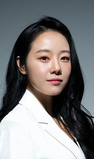 Lee Si-won photo 2